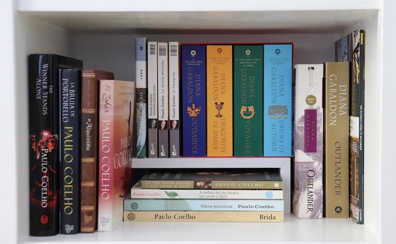How to Arrange Books on A Bookshelf